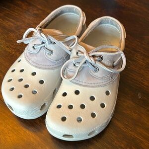 Crocs Pit Crew Islander Boat Deck Shoes Sz 6 / 8 Gray Leather Upper w Laces NWOT